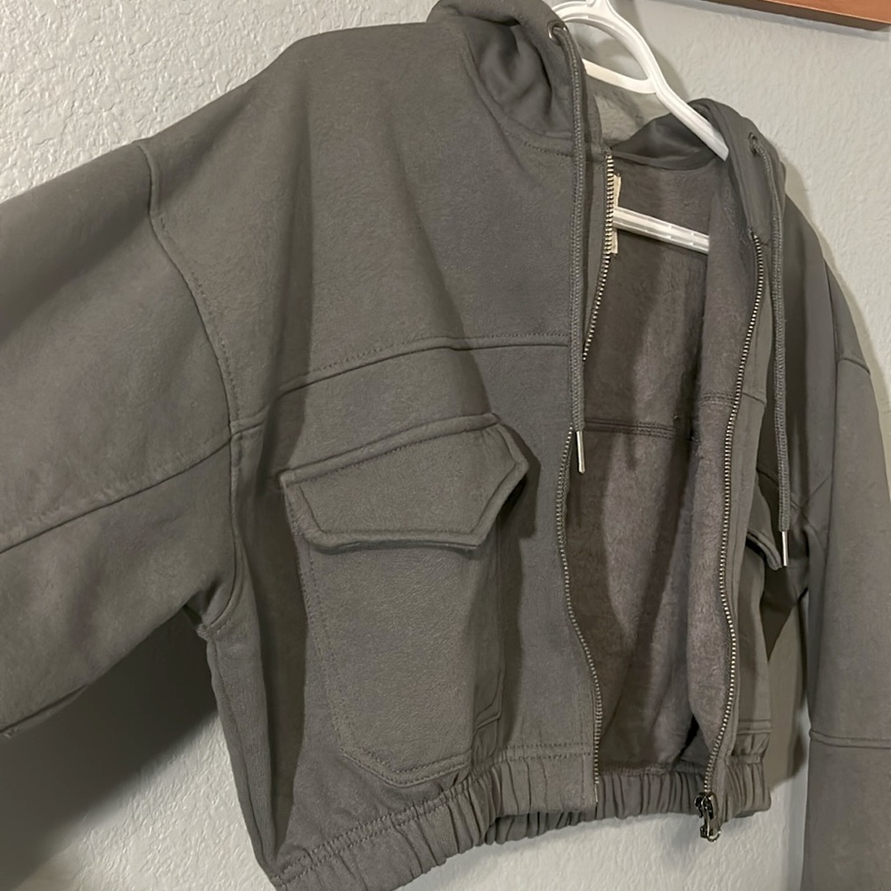 NWOT ASHLEY VINTAGE CHARM Cropped Gray Zipped Hoodie - Picture 2 of 12